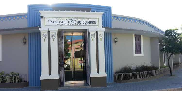 Museo Francisco "Pancho" Coimbre outside