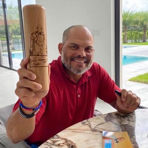 Ivan 'Pudge' Rodriguez with Dugout Mugs