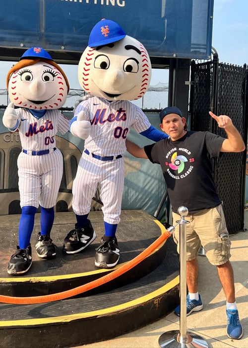 Mr. & Mrs. Met – New York Mets mascots