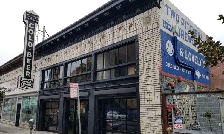 Two Pitchers Brewing (outside)